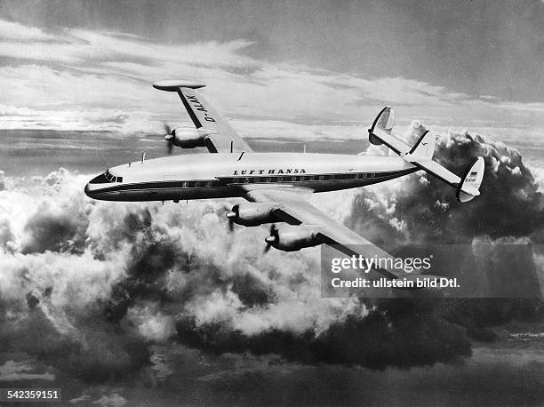 Lockheed Constellation Night 122 Lockheed Super Constellation Stock Photos, High-Res Pictures, and ...