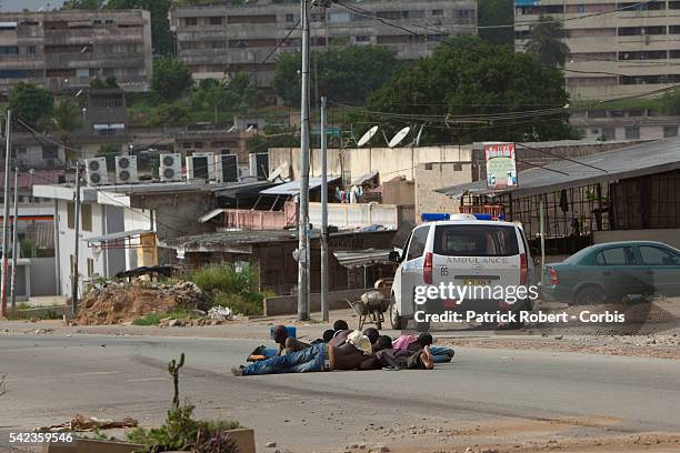 Forces loyal to Alassane Ouattara try to push back the forces loyal to Laurent Gbagbo from the neighbourhoods of Riviera and Cocody. They have found...