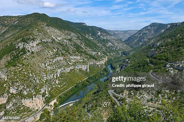 From the rural road that rises to the Roc des Hourtoux, the village of Malene lies snuggly along the banks of the Tarn River.