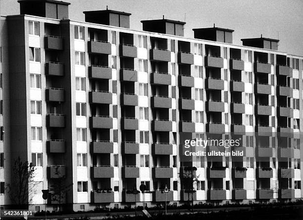 Häuserblock des Wohnungsbau-Konzerns'Neue Heimat' in Düsseldorf- 1979