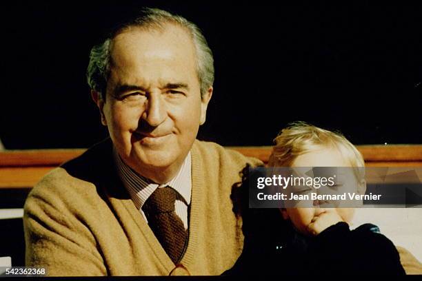 Edouard Balladur et un de ses petits-enfants.