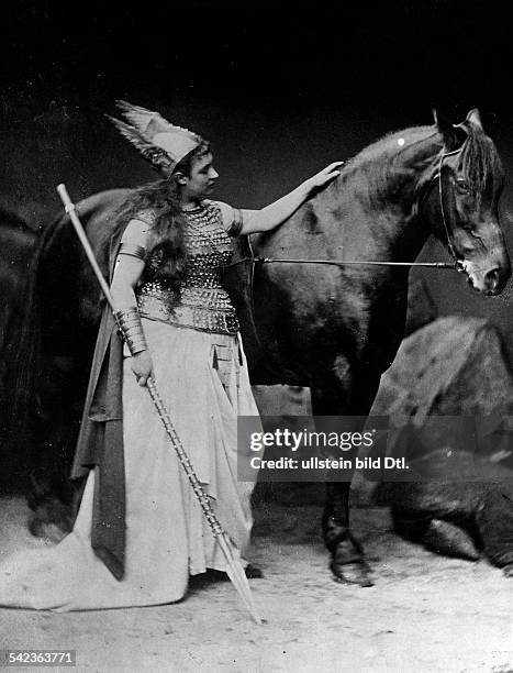 Premiere of Richard Wagner's opera 'Die Walküre' in Bayreuth; scene with Brünhilde