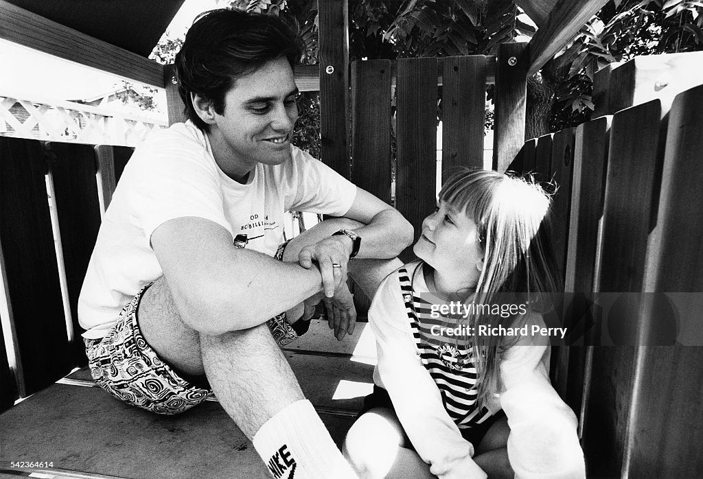 Less than Executable refrigerator American actor Jim Carrey at home with his daughter Jane. News Photo -  Getty Images