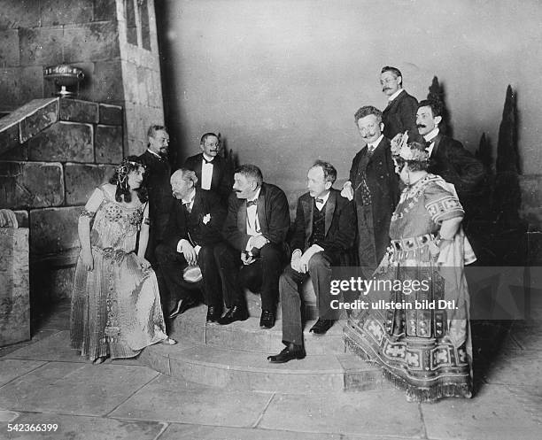 Debut performance of the opera 'Salome' by Richard Strauss in the Hoftheater in Dresden, 1st row from left Marie Wittich , conductor Ernst Edler von...