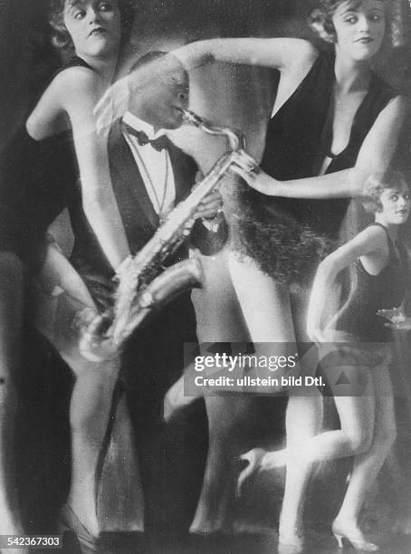 Dance & Dancers Charleston dance - 1927 - Vintage property of ullstein bild