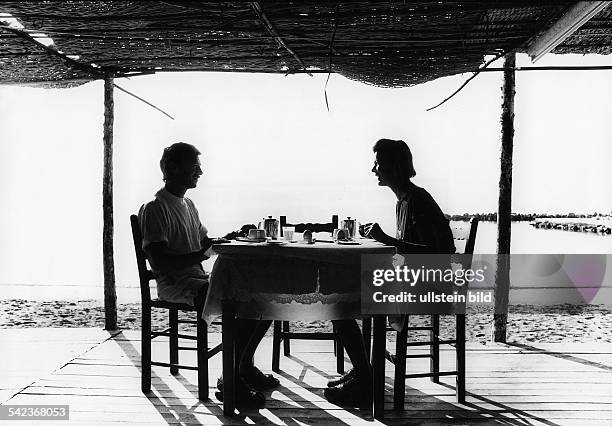 Paar beim Frühstück am Strand1988