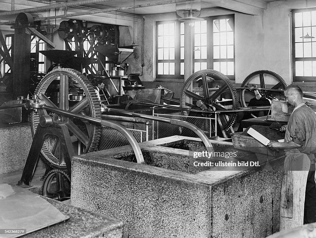Schokoladenfabrik Kohler, Arbeiter in der Produktion, um 1910