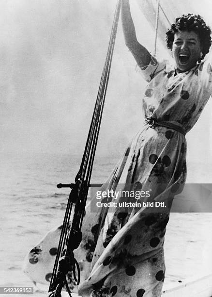 Claretta Petacci-+die GeliebteBenito Mussolinis, am mit ihm zusammen in Dongo auf derFlucht erschossen und gehängtauf einem Segelbootohne Datum
