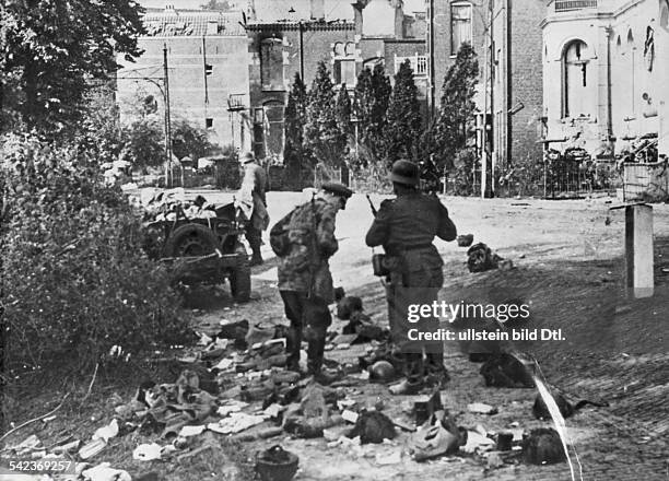 Alliierte Luftlandung: Arnheim, NijmwegenSeptember/Oktober 1944:Nach Beendigung der Kämpfe, eine Strassein Arnheim.September 1944