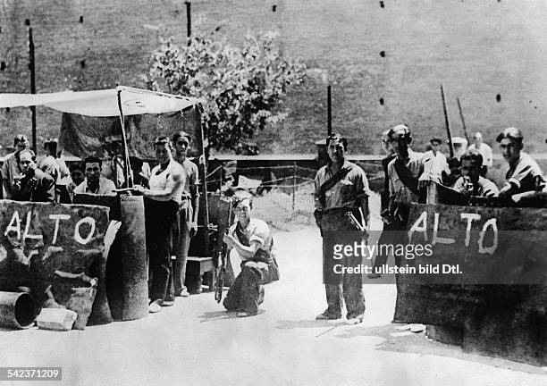 Spain, civil war : Members of the workers-militia behind a road-block erected at the access to Valencia. Mid-August 1936
