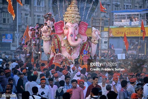During the Ganesh Festival, devotees gather in the streets and along the beaches of Mumbai. God of wisdom, prosperity and good fortune, the...