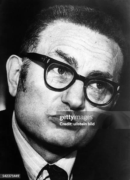 199 Paul Samuelson Photos & High Res Pictures - Getty Images