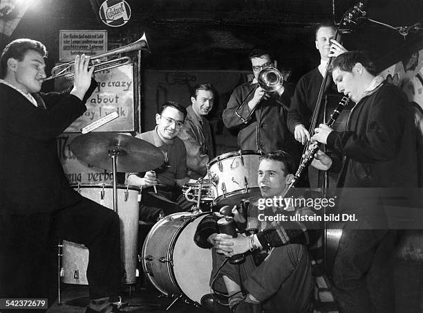 Dixieland-Band 'Spree City Stompers in der "Eierschale" in Berlin bei einer Jam-Session1957