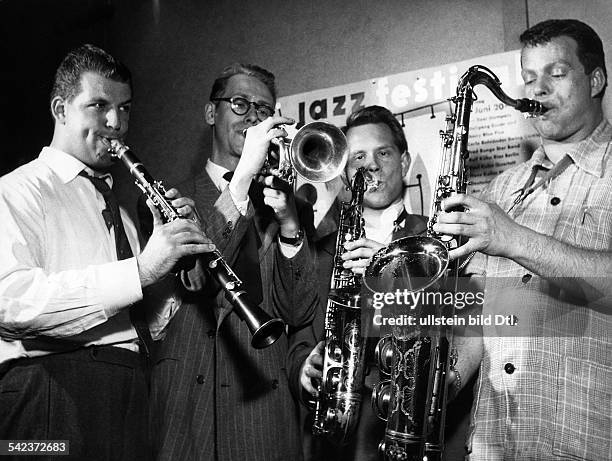 Deutsches Jazz-Festival: v.l.: Klarinette: Rolf Kühn; Trompete: Carlo Bohländer; Altsaxophon: Franz von Klenck; Tenorsaxophon: Hans Koller1956