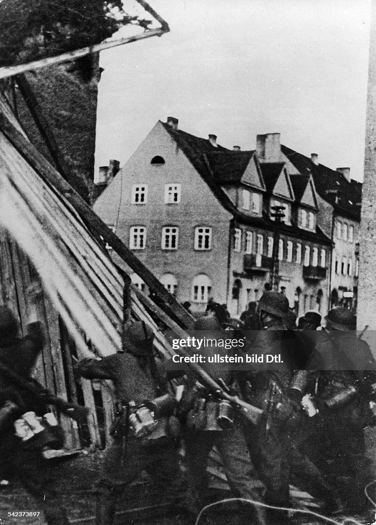 WK II Russlandfeldzug - Infanteristen beseitigen Grenzsperren