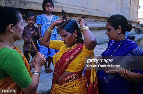 Nirmala comes to Sravanabelagola, a great centre for Jain culture, to enter the Digambara community. For three days, she follows the ritual of...