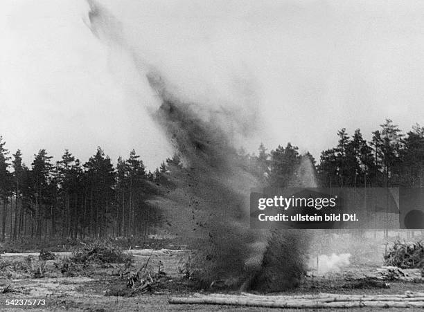 Sprengung für die Entstehung eines Volkswagen Werkes bei Fallerslebenerschienen Illus. 20/1938Foto: Reinke