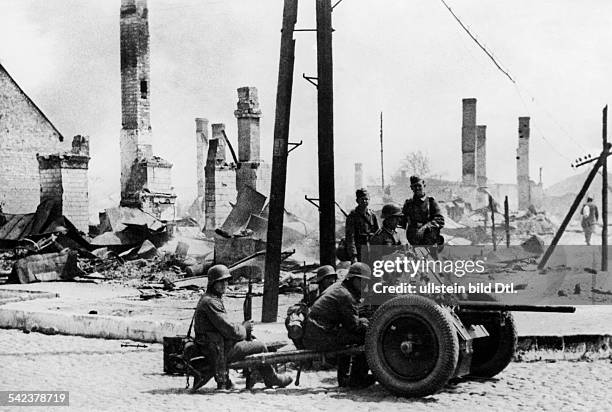 Zweiter Weltkrieg, Russlandfeldzug 1941 - Ostfront'Unternehmen Barbarossa'Deutscher Angriff auf die Sowjetunion ab - die ersten Truppen in Grodno-...