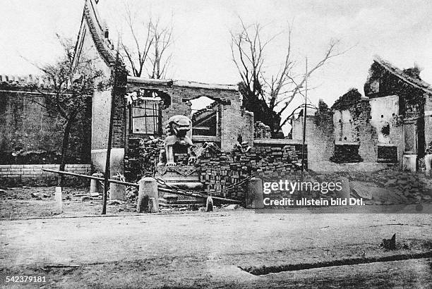 Nach dem Boxeraufstand:Die zerstörte französische Gesandtschaft- 1901