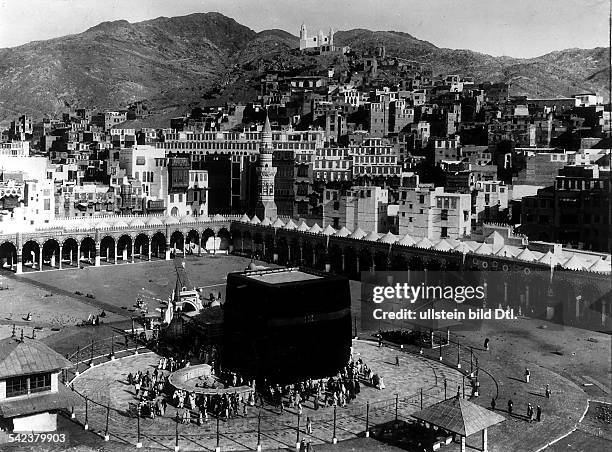 NThe sacred shrine of Islam in the courtyard of Masjid al-Haram at Mecca, Saudi Arabia. Photograph, 1927.
