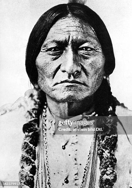 Sitting Bull, Häuptling der Sioux - Dakota*um 1831-1890+- Porträt a.d. 1880er Jahren