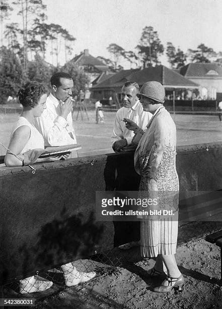 Spectators at sporting events C. Aussem, Dr. Kopen, Mr. Rosenberg, and Mrs. Aussem during a break of a tennis tournament in the 'Rot-Weiss Club',...