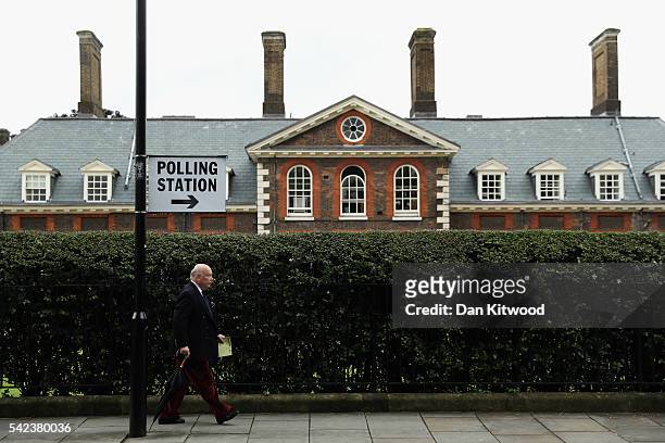 Julian Fellowes heads towards a polling station to vote in the EU referendum at Royal Hospital Chelsea on June 23, 2016 in London, United Kingdom....