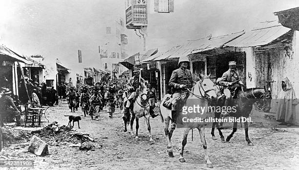 Einzug der französischen Expedition inRabat, die den Sultan von Marokko inFez befreien sollte- 1911