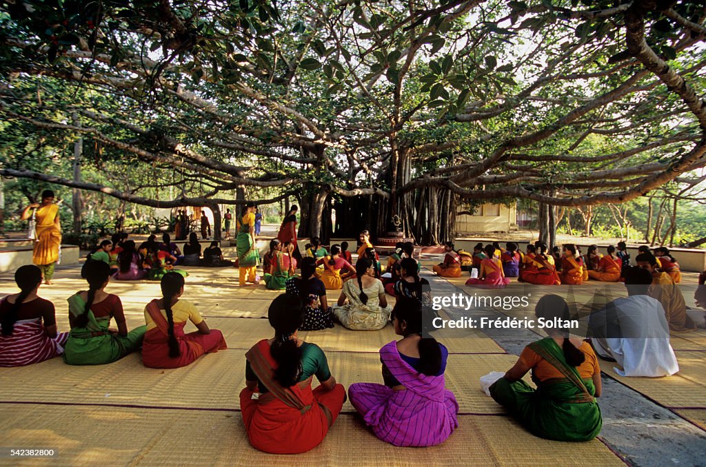 Bharatanatyam Classical Dance from Kalakshetra Foundation