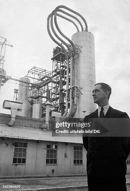 Ein Ingenieur der grössten Öl-Raffinerieder Welt in Abadan ist englischerStaatsbürger Fotografie : Wolfgang Weber- 1939