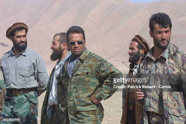 Le général Baryalai Khan , proche de Massoud, fait manouvrer ses troupes en vue d'une prochaine offensive sur les Talibans.