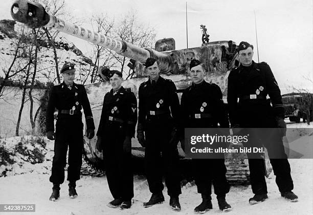 Second World War: crew of an 'Tiger'-tank ( - February 1944- Published by 'Deutsche Allgemeine Zeitung' - Photographer: Presse-Illustrationen Berlin