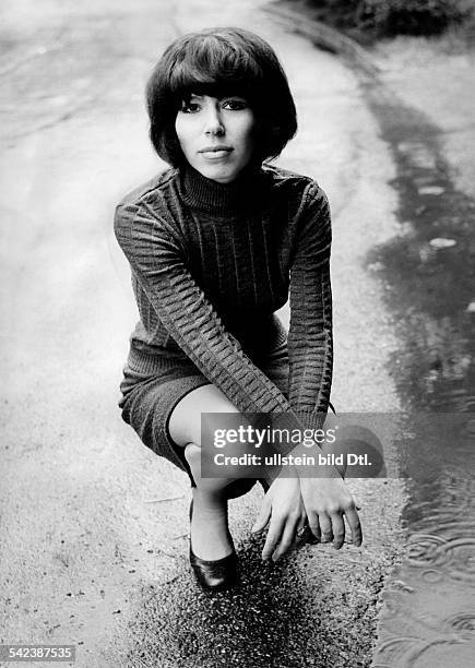 Alexandra - Singer, Germany*-31.07. Juli 1969+nee: Doris Nefedov - Photographer: Gert Kreutschmann- Published by: 'Berliner Morgenpost' Vintage...