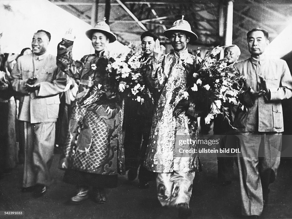 Dalai Lama *06.07.1935- The Dalai Lama (2nd from left) and the Panchen Lama (4th from left) arriving at the train station in Beijing where they are welcomed by the deputy chairman of the Central People's Government Chu De (l) and foreign minister Cho