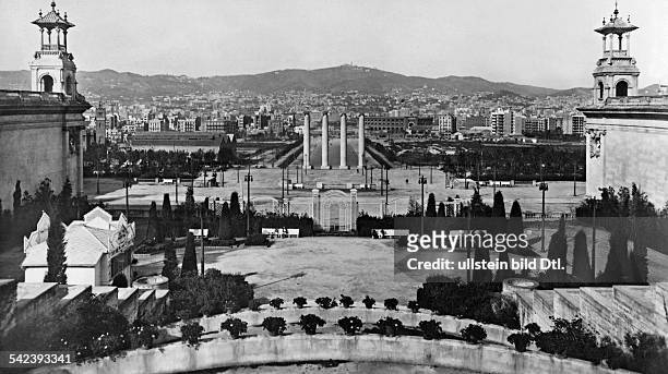 Barcelona, Spanien: Der Eingang zum Gelände der Weltausstellung 1929- 1928
