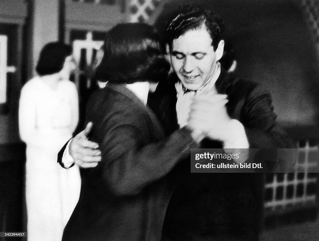 Argentina - Buenos Aires - : Tango argentino series: couple dancing - Photographer: Willi Ruge- undatedVintage property of ullstein bild