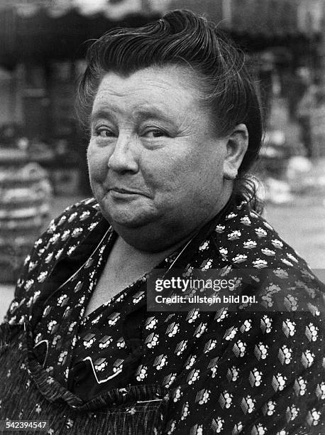Serie: Wie ist die Französin?Porträt einer Kleinbürgersfrau- 1938Erschienen in BIZ 45/1938Aufnahme: Bernd Lohse, Berlin