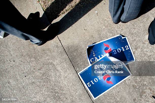 Atlanta, Georgia- Presidential hopeful Herman Cain bows out in front of his Georgia Headquarters in Atlanta, GA on Saturday, December 3,2011. Chris...