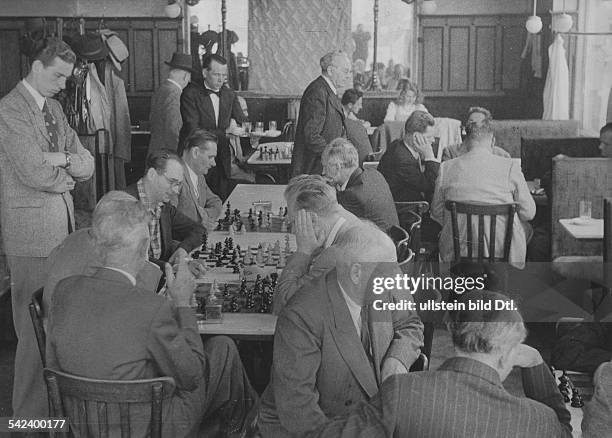 Schachspieler in einem Cafehaus in Wien- 1954