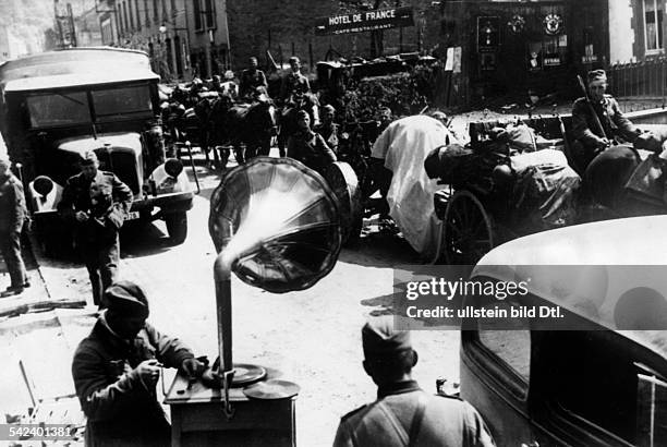 Campaign in the west / battle of france: : Grammophon music welcomes the gernman soldiers who pass through Pussemagne at the french border. May 1940