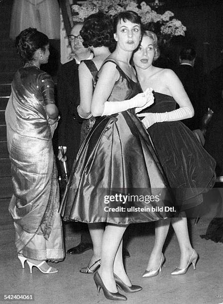 Ballkleider beim Presseball im Palais amFunkturm in Berlin- 1959