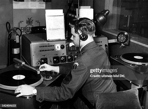 Jimmy Stratton Jim Stratton Photos and Premium High Res Pictures - Getty Images