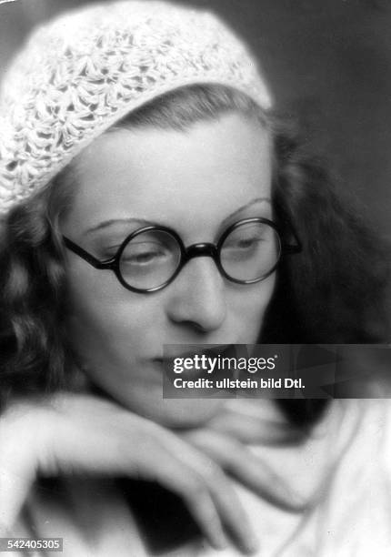 Woman with horn-rimmed glasses , Portrait- Photographer: Elli Marcus- 1931Vintage property of ullstein bild