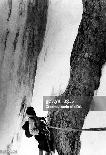 Switzerland, Bernese Alps, Eiger:First ascent of Eiger north face. 21.-24.July 1938 climbing the mountain faceJuly 1938