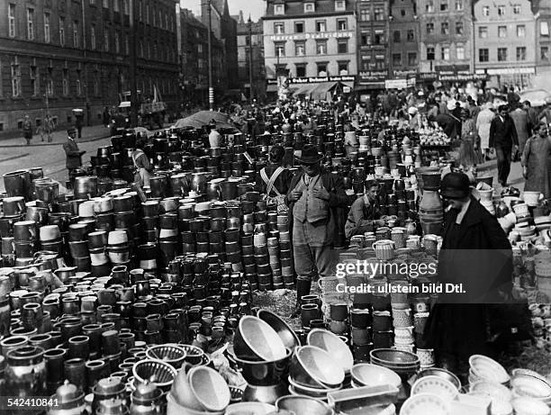 Breslau: Der 'Tippel-Markt' mit Bunzlauer Geschirr- September 1929