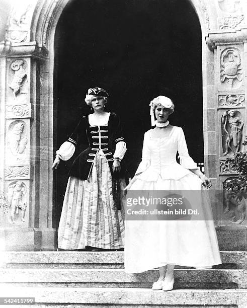 Baroness Karla Böcklin and Mathilde von Mumm at a comstume party of Mrs. Ulla Haniel, the wife of Richard Haniel, in the house Falkenhalde in the...