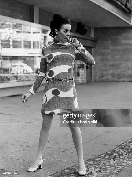 Germany: Berlin: ashion Show "Durchreise"; summerdress - April 1969