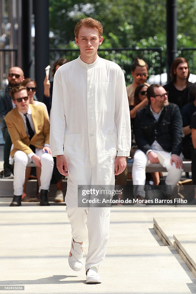 Issey Miyake Men : Runway - Paris Fashion Week - Menswear Spring/Summer 2017