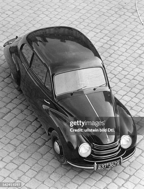 Der neue DKW - Typ Meisterklasse - 1951OT: Nur 6 1/4 Liter Kraftstoff-Normverbrauch! Über 100 km/h Höchst-geschwindigkeit, die man dank...