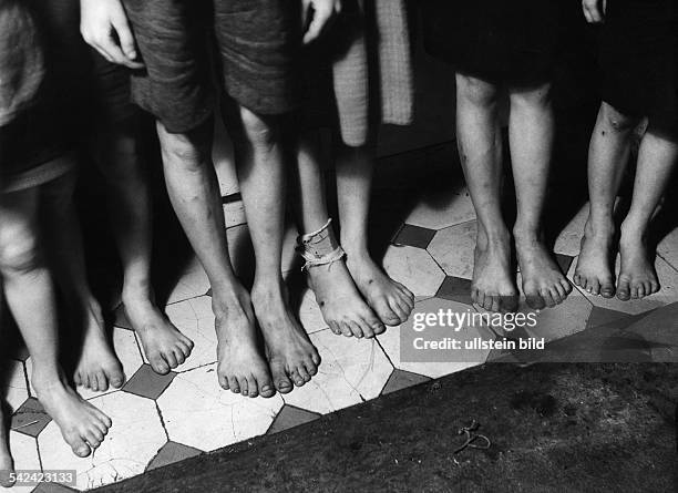 Kinder Schuhe Photos And Premium High Res Pictures Getty Images kinder-schuhe-photos-and-premium-high-res-pictures-getty-images